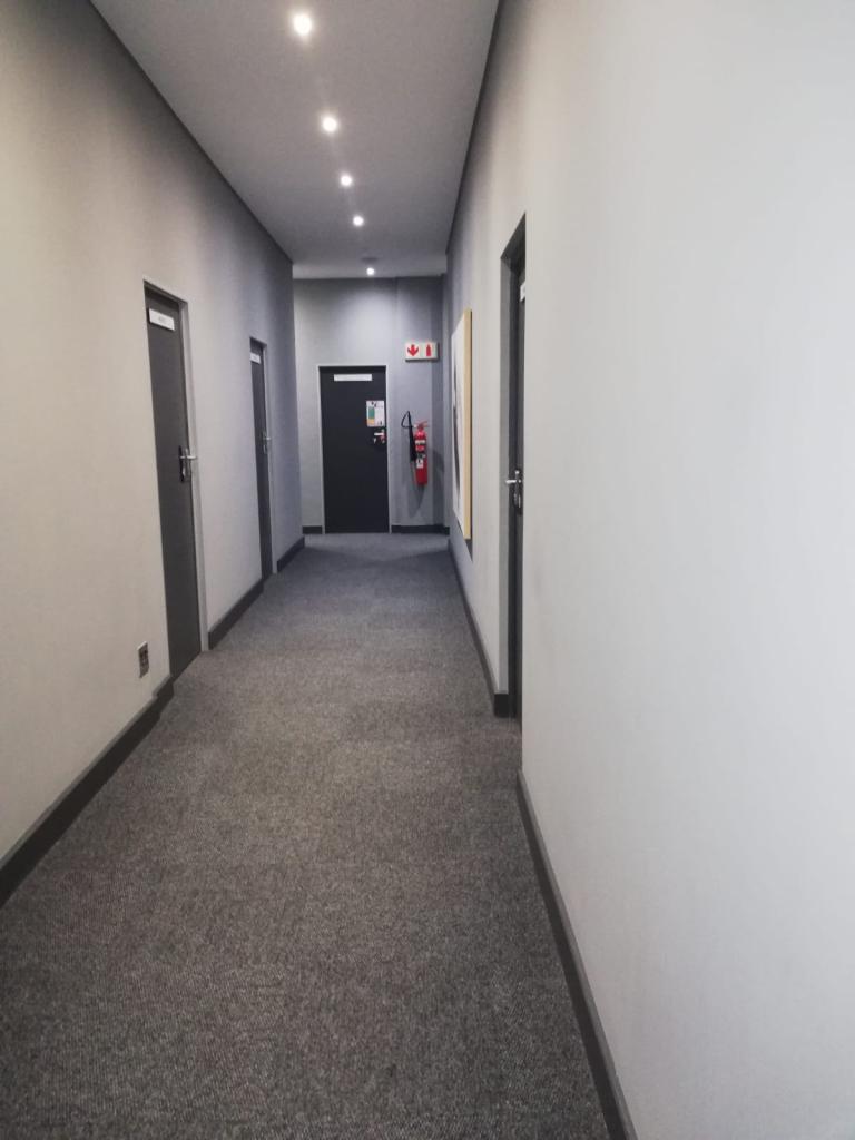 To Let Commercial Property for Rent in Pinelands Western Cape